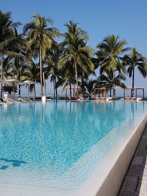 Piscine extérieure, piscine chauffée