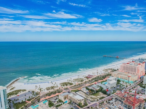 Dockside 504 with private balcony and beautiful views