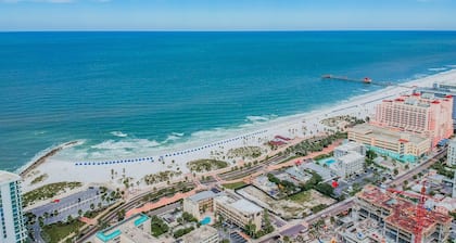 Dockside 504 with private balcony and beautiful views