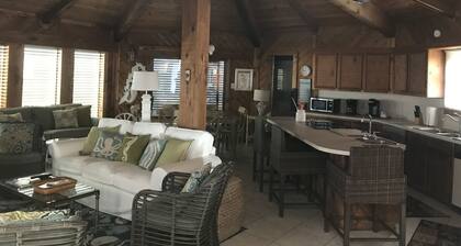 Beach front, 3/2 in the house with a 3rd bath downstairs in the garage