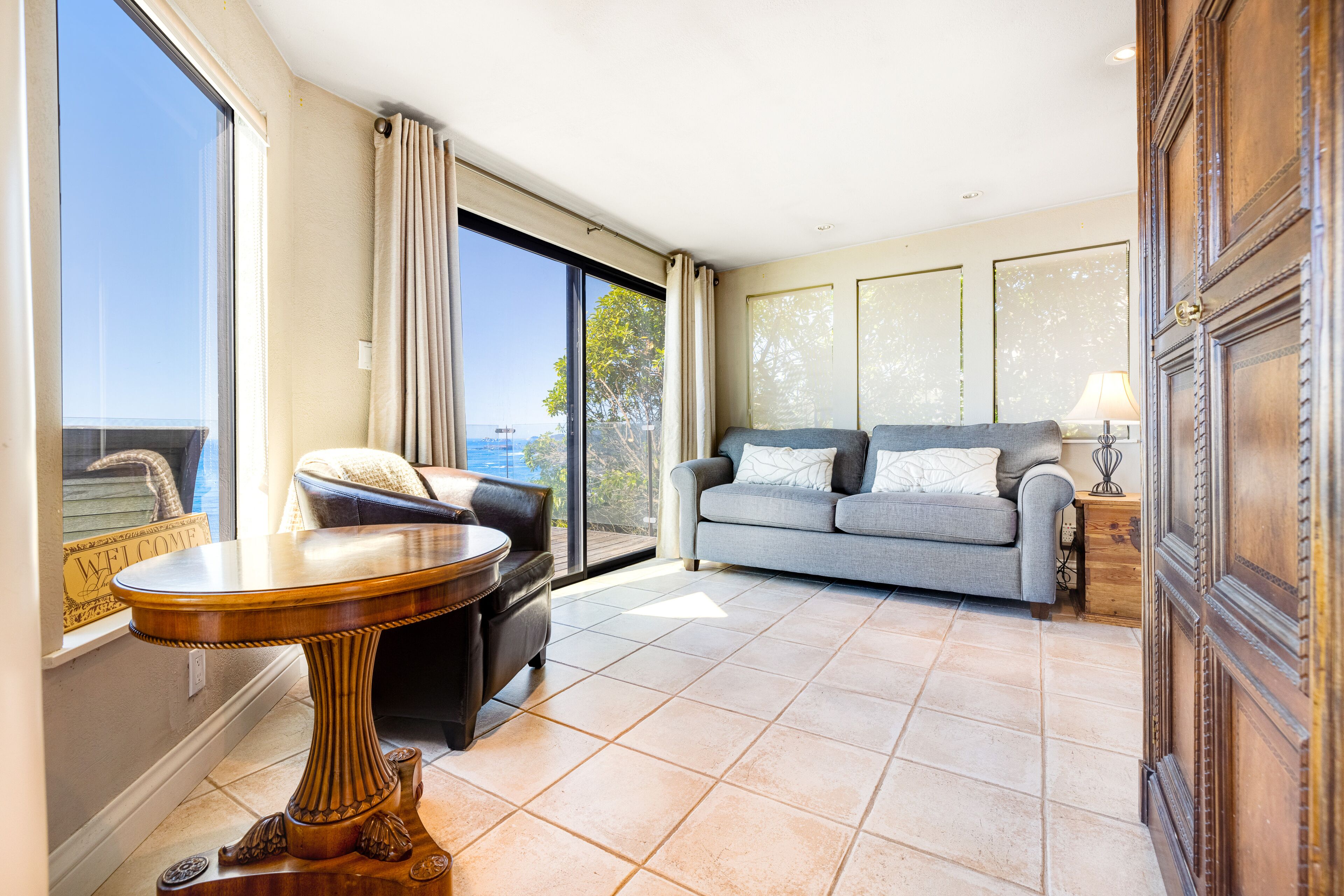 Spacious waterfront home with full kitchen, fireplace, & amazing views