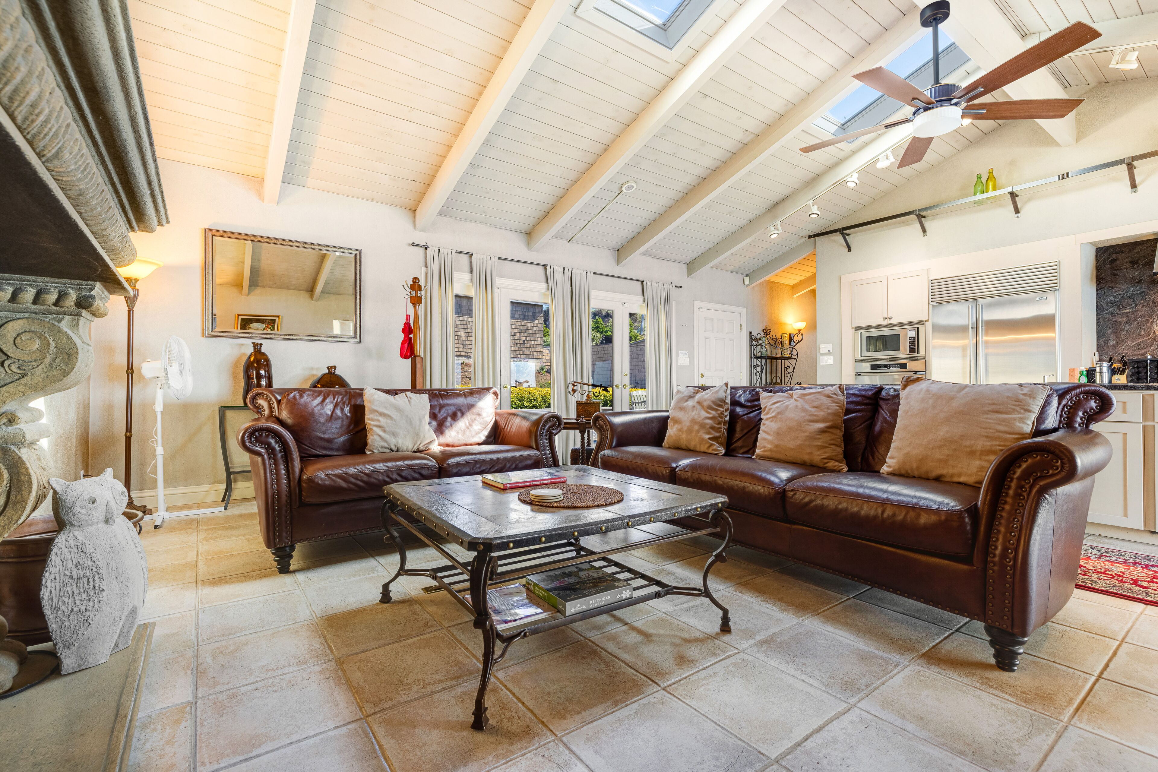 Spacious waterfront home with full kitchen, fireplace, & amazing views