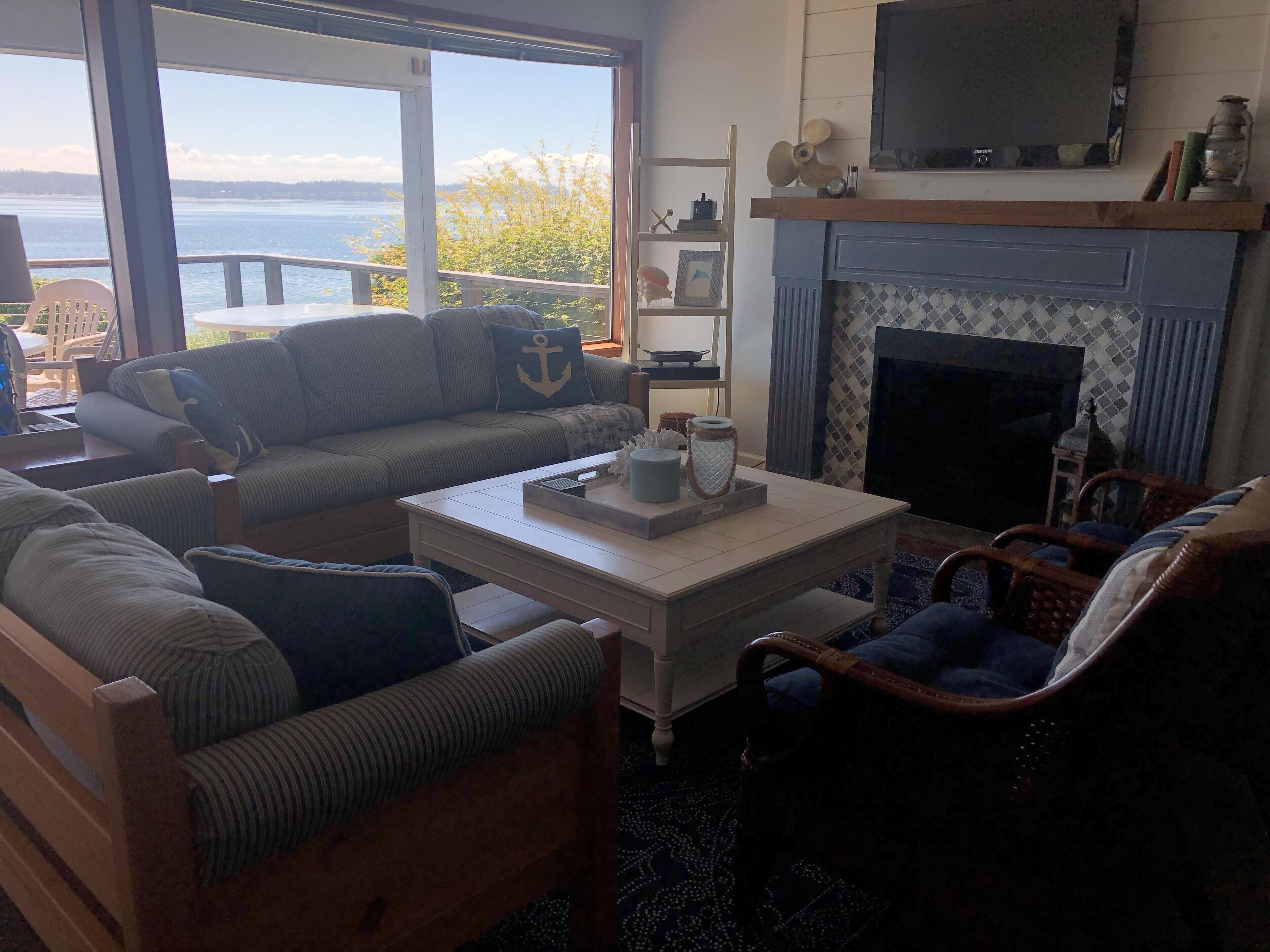 Beachfront vacation home on the most amazing mountain view beach