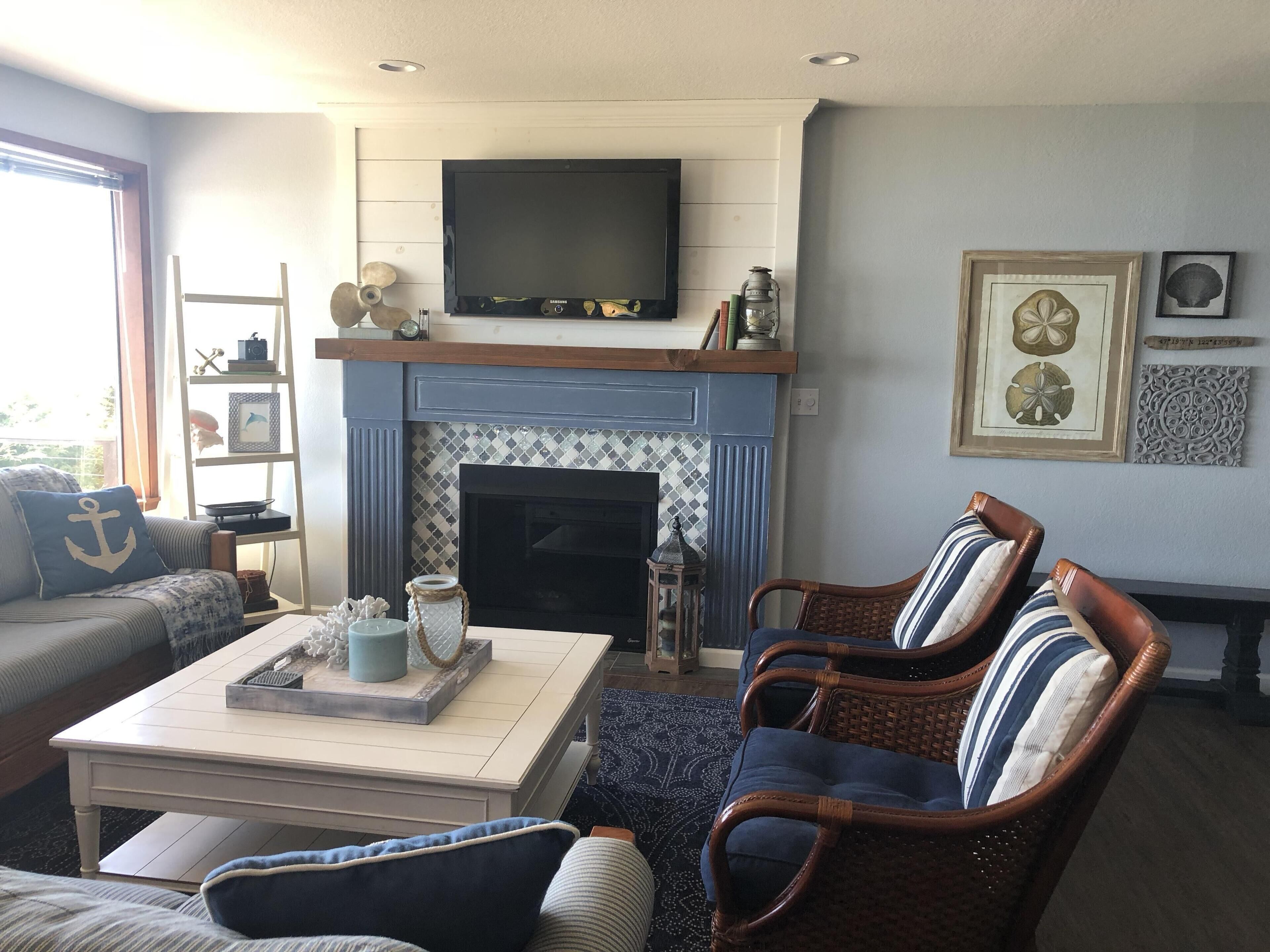 Beachfront vacation home on the most amazing mountain view beach