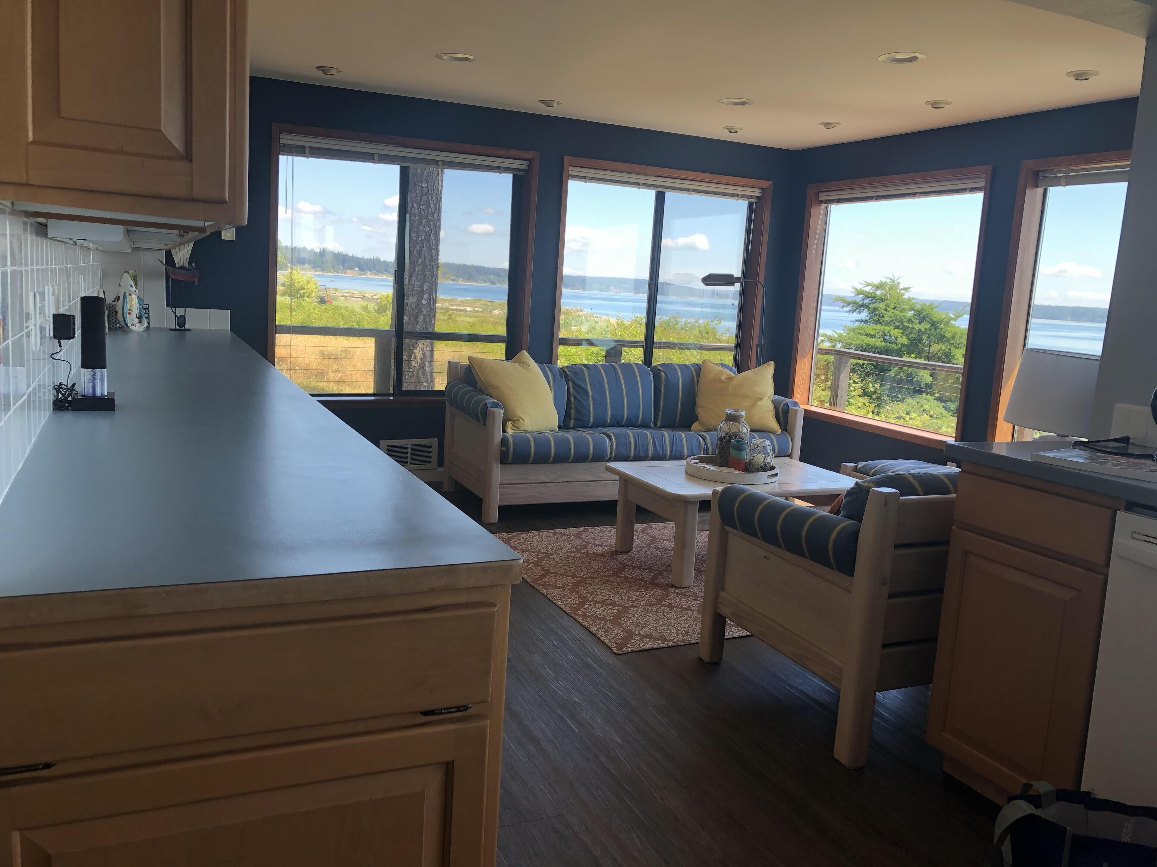 Beachfront vacation home on the most amazing mountain view beach