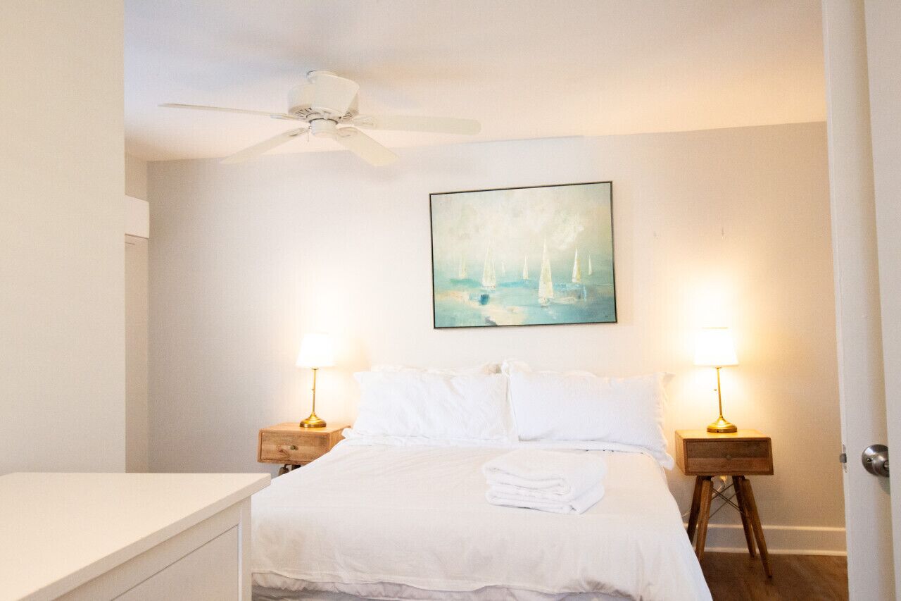 3 bedrooms, desk, iron/ironing board, travel crib