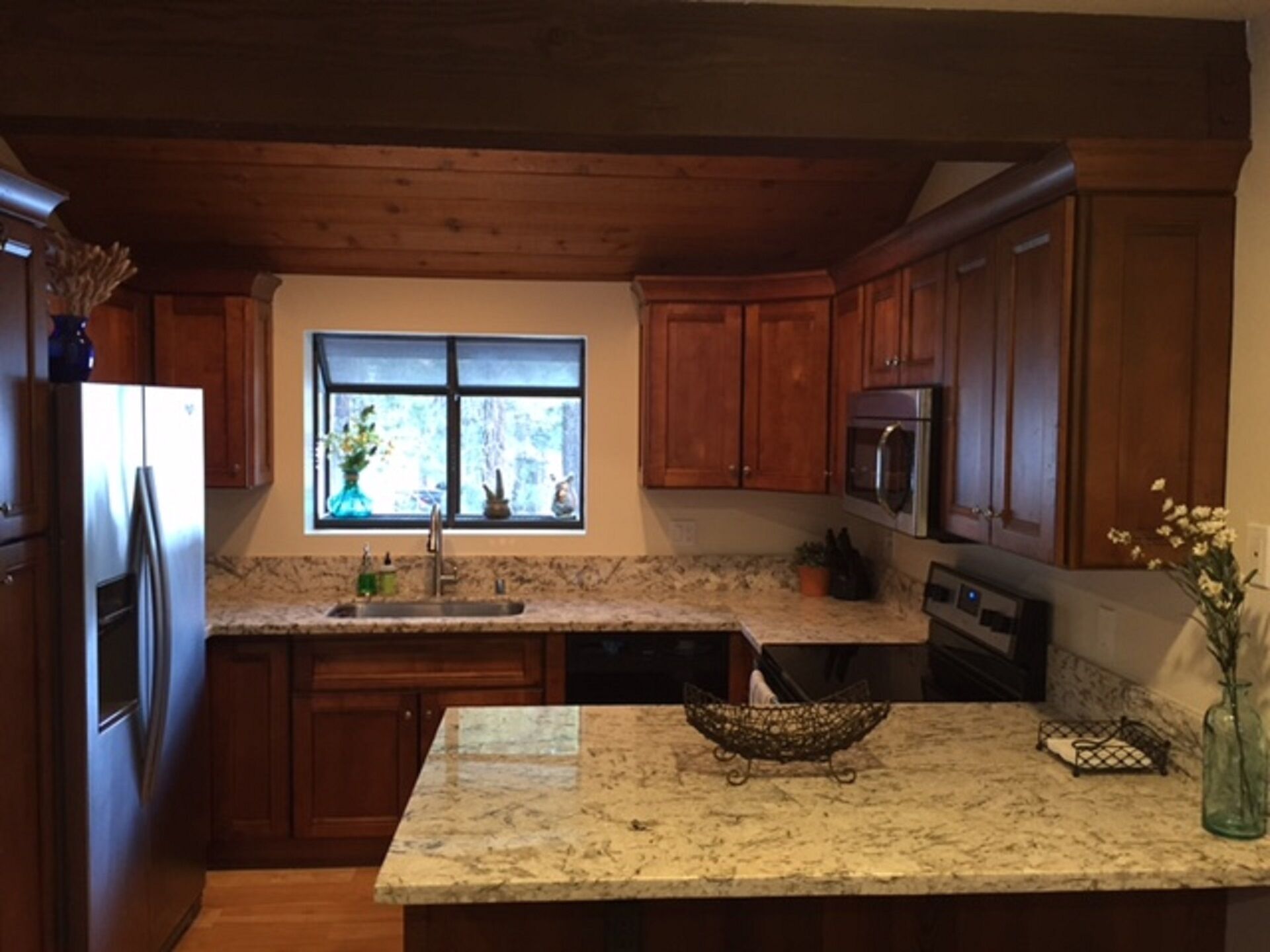 REMODELED 2 BR + LOFT / 2.25 BA (Sleeps 8) in Mammoth Lakes - Woodlands Complex