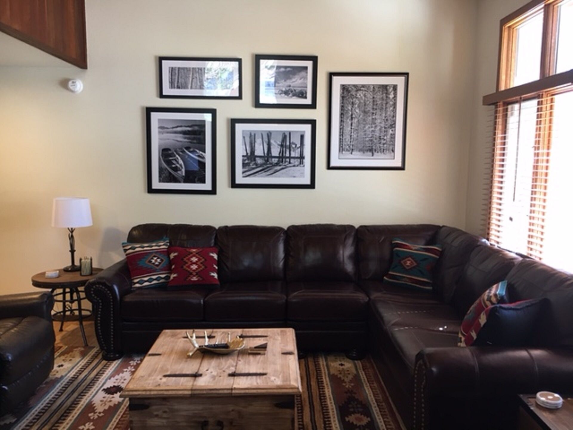 REMODELED 2 BR + LOFT / 2.25 BA (Sleeps 8) in Mammoth Lakes - Woodlands Complex