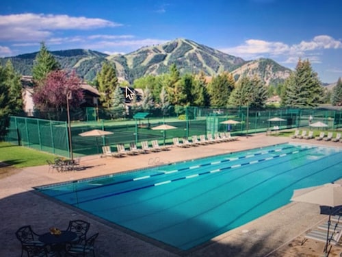 Wildflower 552, SV INN pool and Rec pass, Walk to SV Resort