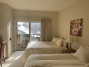 3 bedrooms, desk, iron/ironing board, free WiFi