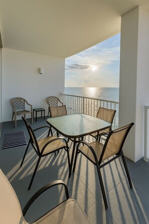 Outdoor dining - Wake Up To The Waves-Stunning 3 Bed, 3 Bath Condo (Gulf Shores)