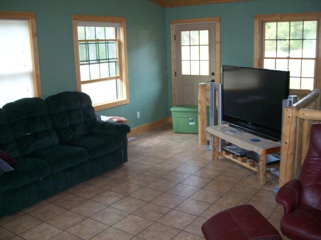 Cabin In The Middle Of 72 Acres ~ Private Swim Pond ~ Memorial Day to Labor Day 