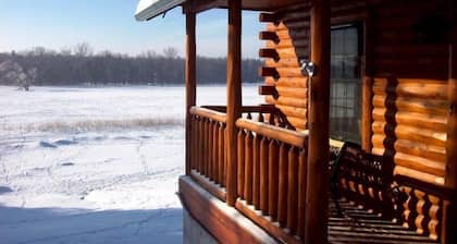 Cabin In The Middle Of 72 Acres ~ Private Swim Pond ~ Memorial Day to Labor Day