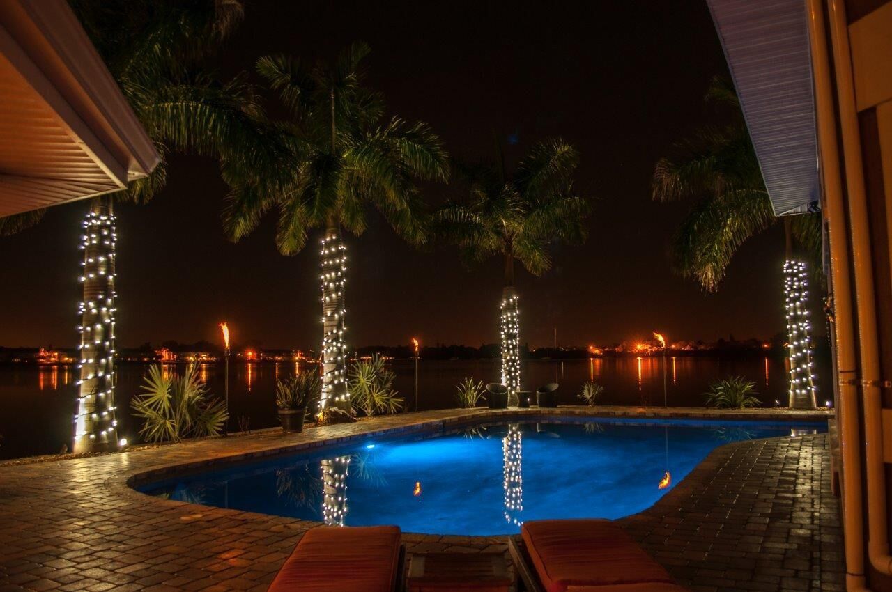 Private Waterfront Estate Event Venue / Vacation Rental-8 bd /7 bt sleeps 22