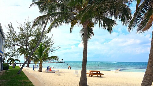 Perfect Beachfront Vacation Getaway in Grand Cayman ..... Best Rate Guaranteed