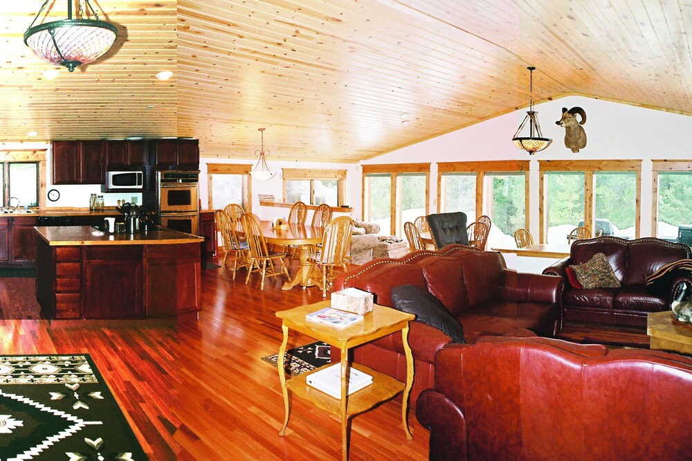 Very Private Home In Middle of 2 million acres of Lewis & Clark National Forest