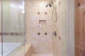 Shower, hair dryer, towels - Top Floor 2BD w/ Large Loft in the Heart of the Northstar Village! (Truckee)