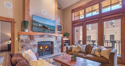 Top Floor 2BD w/ Large Loft in the Heart of the Northstar Village!