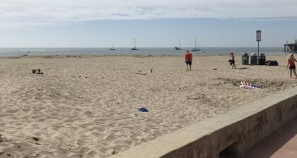 Capitola Beach  FRONT Venetian Condo - on the Beach