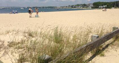 5 Star Accomodations - Less than a mile to Monument Beach