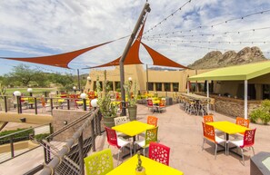 Outdoor dining - Family-Friendly Luxury ~ Superstition Mtn Desert Escape, No Stairs, New Remodel (Gold Canyon)