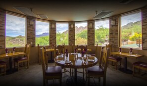Dining - Family-Friendly Luxury ~ Superstition Mtn Desert Escape, No Stairs, New Remodel (Gold Canyon)