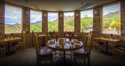 Family-Friendly Luxury ~ Superstition Mtn Desert Escape, No Stairs, New Remodel
