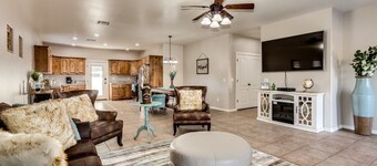Family-Friendly Luxury ~ Superstition Mtn Desert Escape, No Stairs, New Remodel