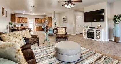 Family-Friendly Luxury ~ Superstition Mtn Desert Escape, No Stairs, New Remodel
