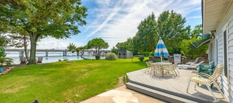  3 BEDROOM 2 BATH ON THE WATER