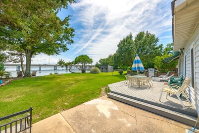 3 BEDROOM 2 BATH ON THE WATER