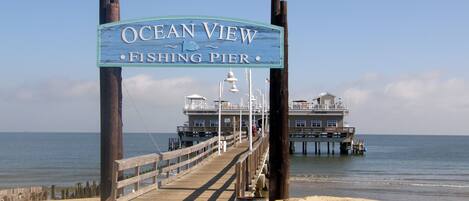 Plage, chaises longues