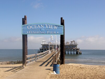  3 BEDROOM 2 BATH ON THE WATER