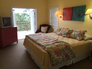 4 bedrooms, WiFi, bed sheets - Close to the beach. Spacious & bright with gorgeous views from 3rd decks. (Galveston)