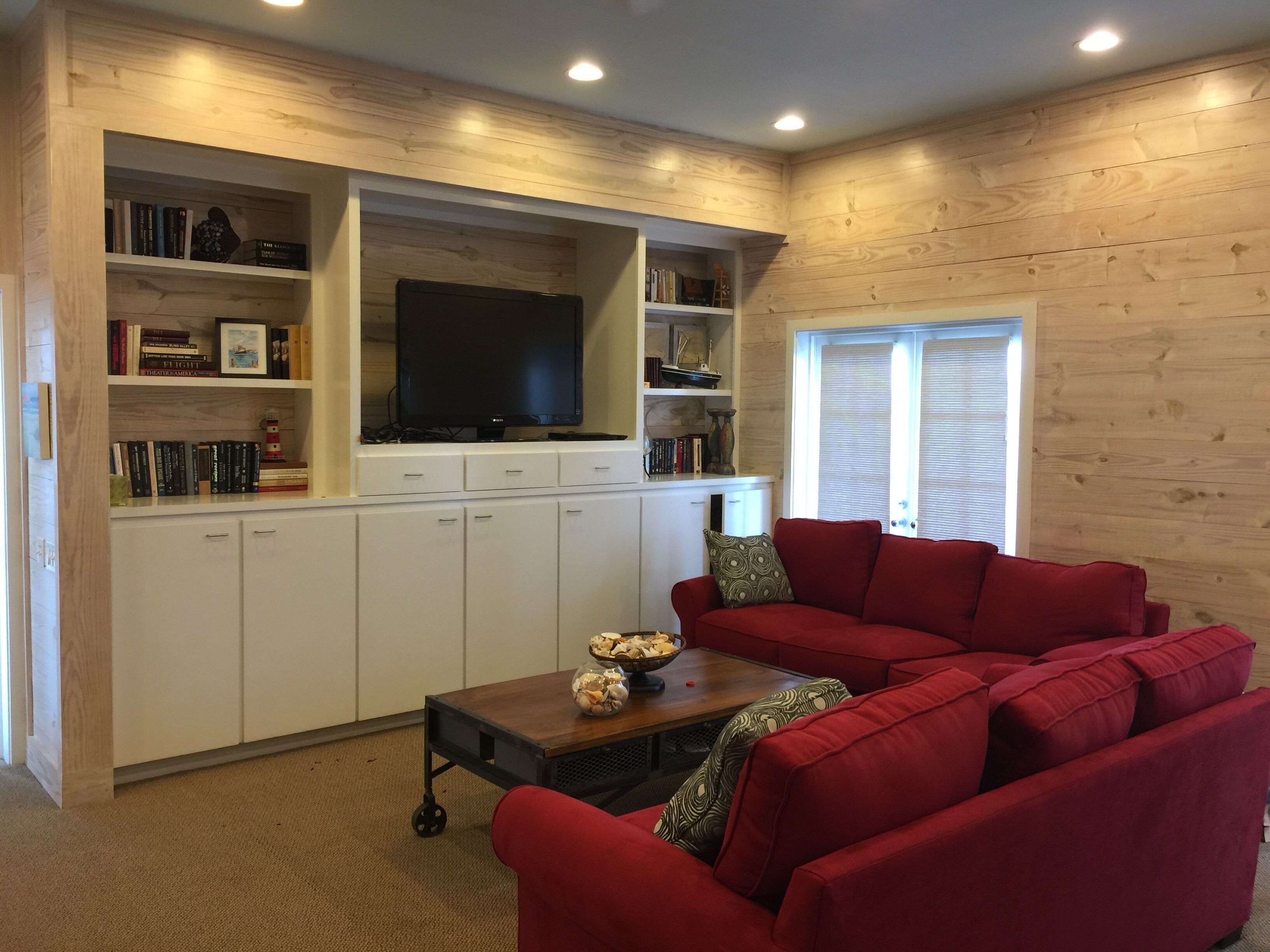 Close to the beach. Spacious & bright with gorgeous views from 3rd decks.