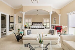 Smart-TV, Kamin, Videospiele, Kinderspielzeug