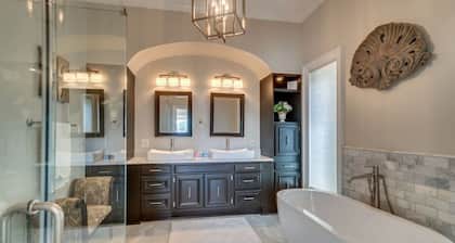 Private11200sf Retreat GuitarPool Hottub-Wine Area