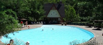 Tremblant Haven RENOVATED 2 bdr ski-in / ski-out on the resort