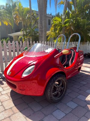 Property grounds - Near beach.   Daily rentals.  Pool.   king bed (Sarasota)