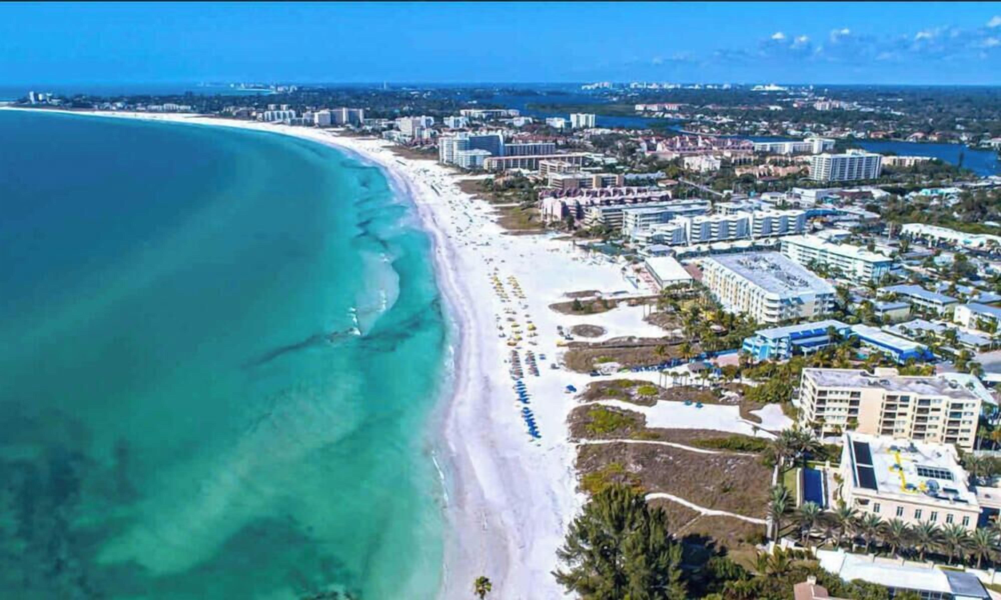 Beach nearby, sun loungers, beach towels