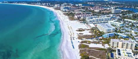 Beach nearby, sun loungers, beach towels