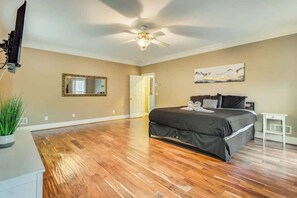 5 bedrooms, iron/ironing board, WiFi, bed sheets