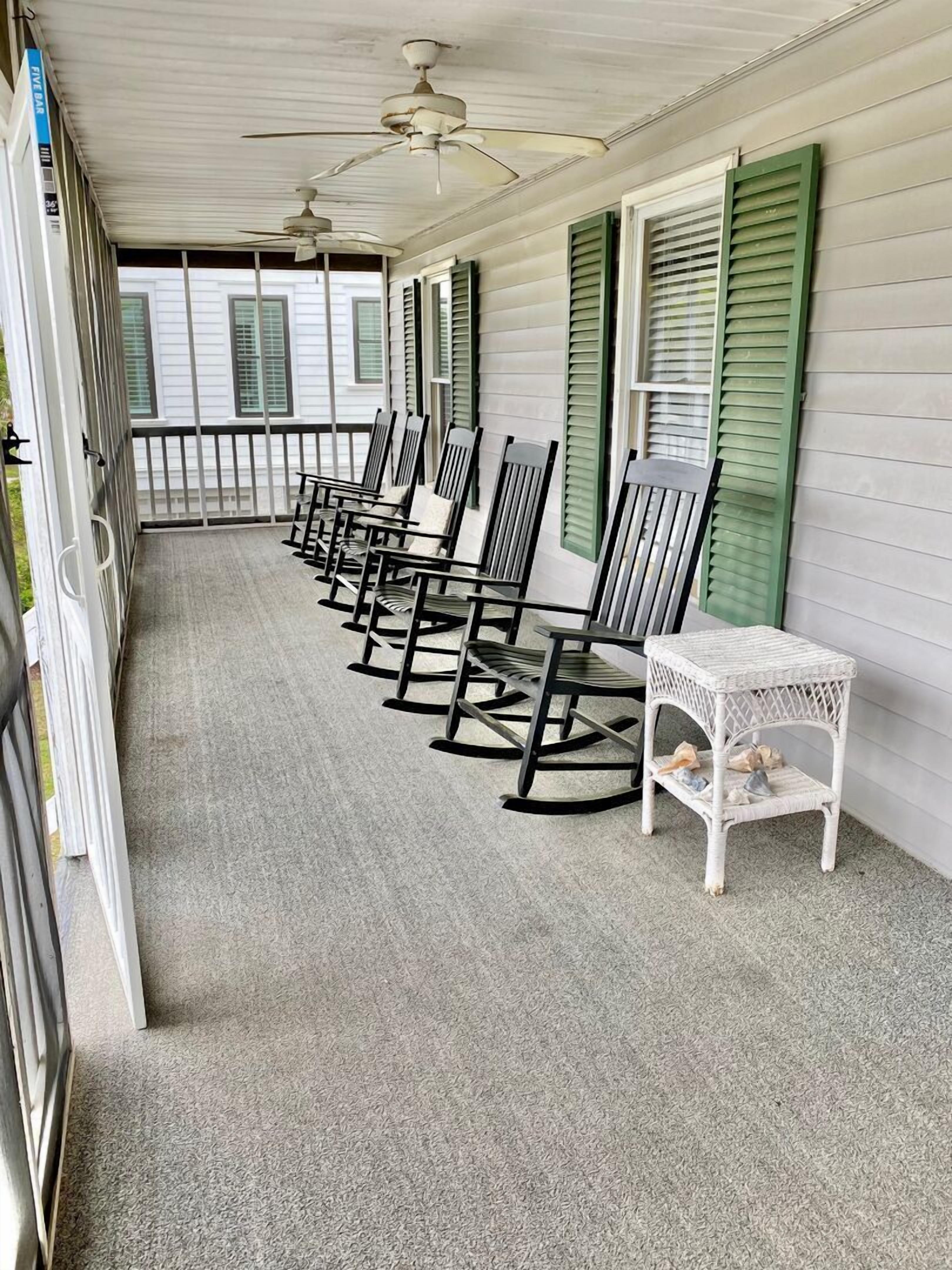 Classic Beach Home,1 Block to Beach, & Dog Friendly! Relax on the Screened Porch on a Quiet Street!