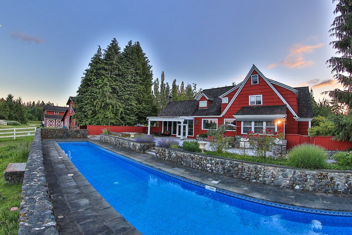 Animal Sanctuary, Horses, Pool, Spa, Small Weddings