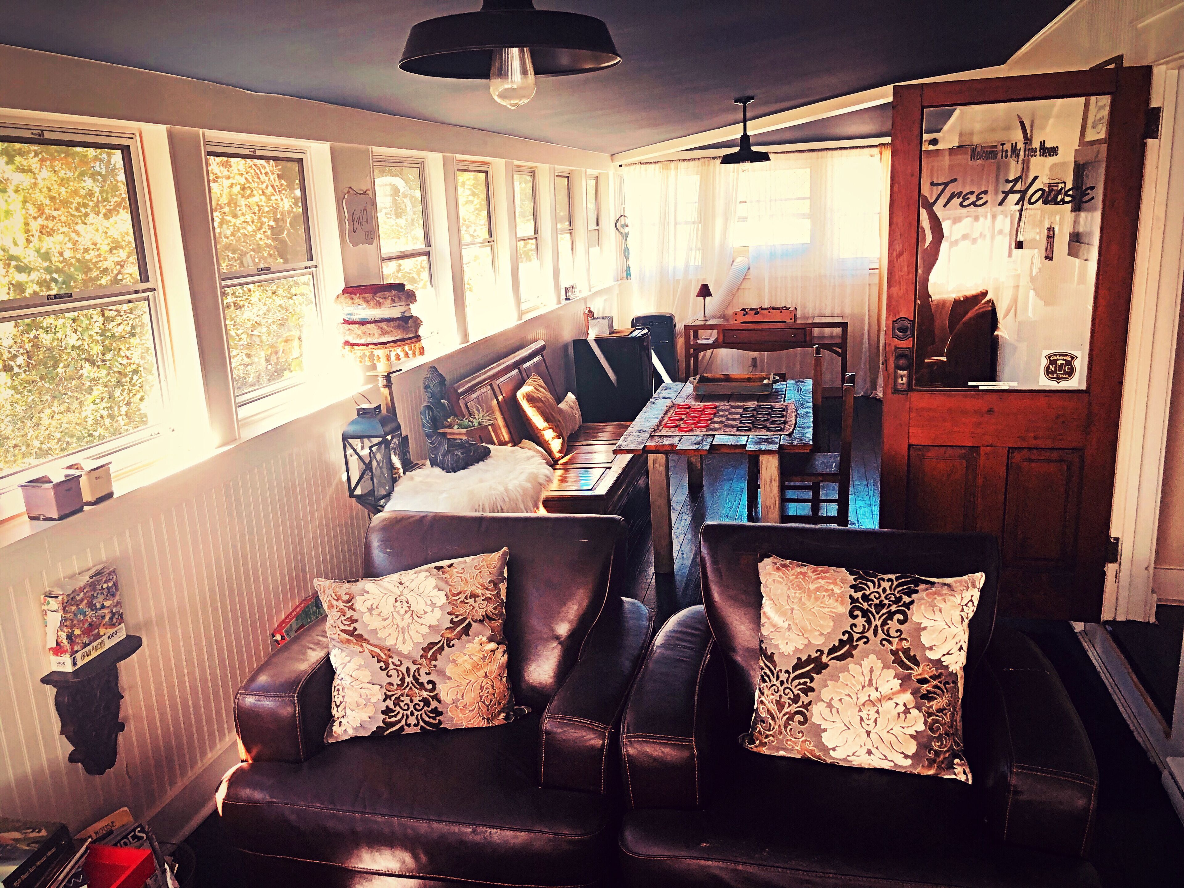 Smart TV, DVD player, books, stereo