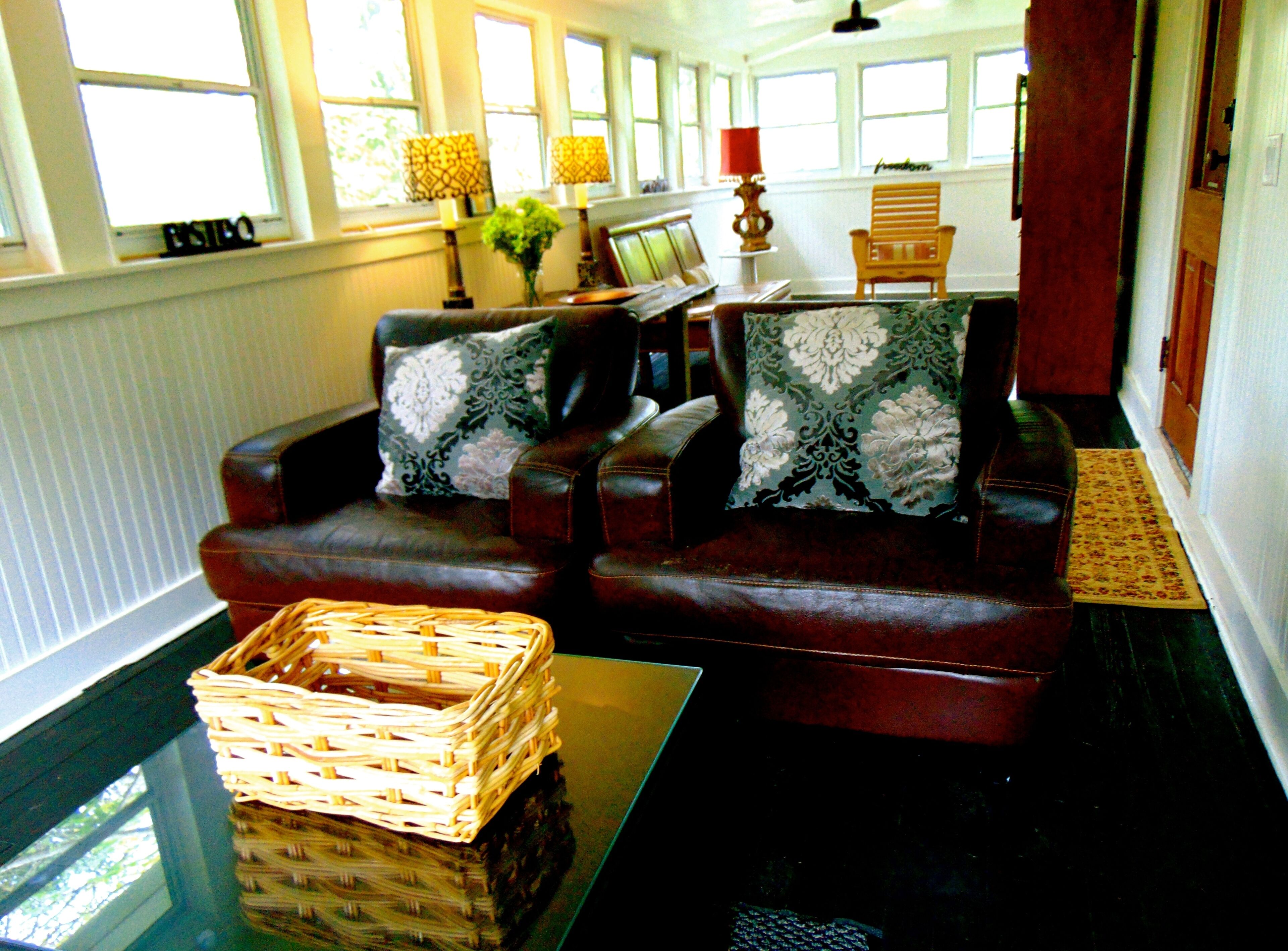 Smart TV, DVD player, books, stereo