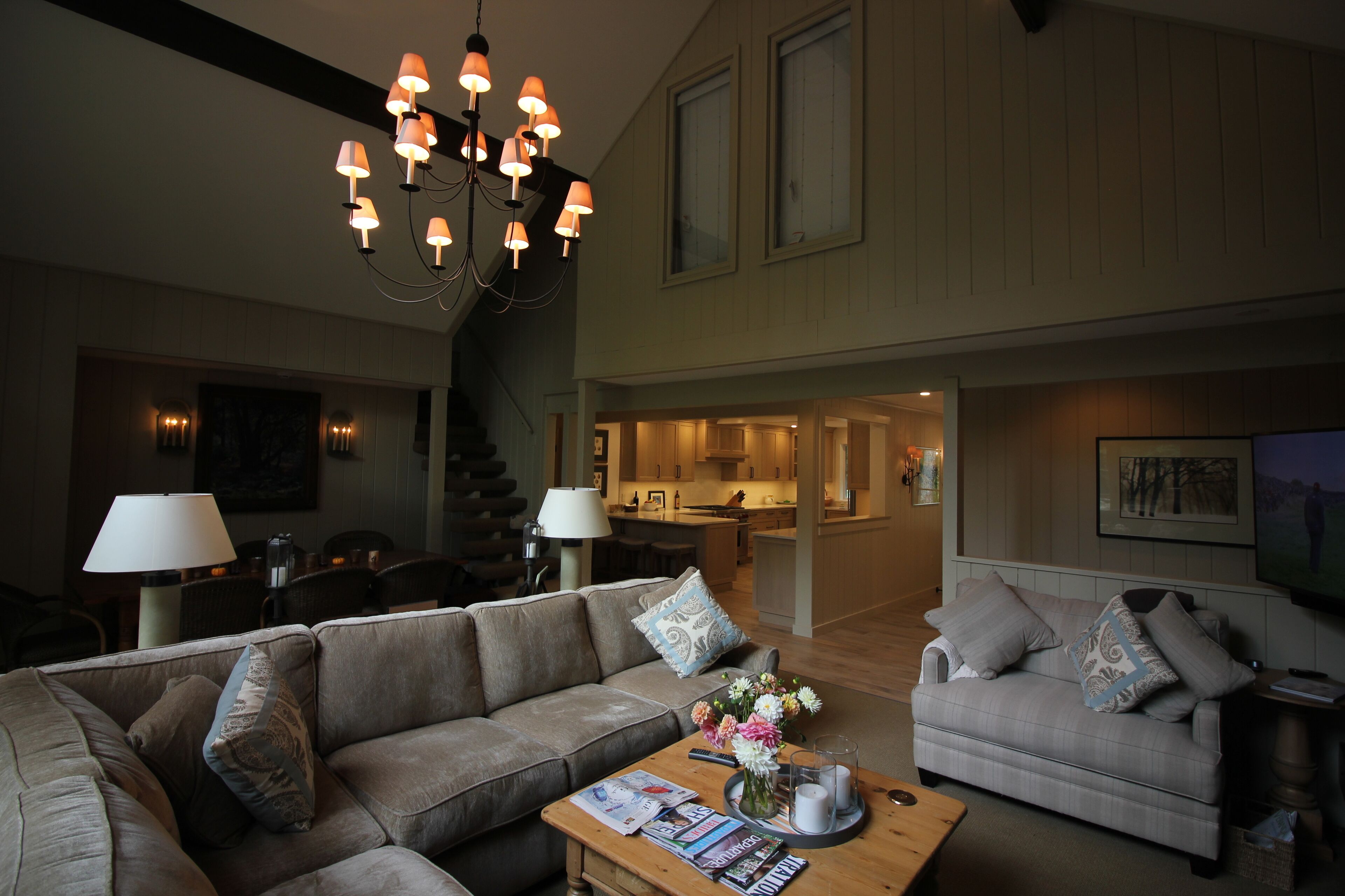 Available for xmas and other 2024 days. GREAT LOCATION, WALK TO TRAIL,SKI HOME!