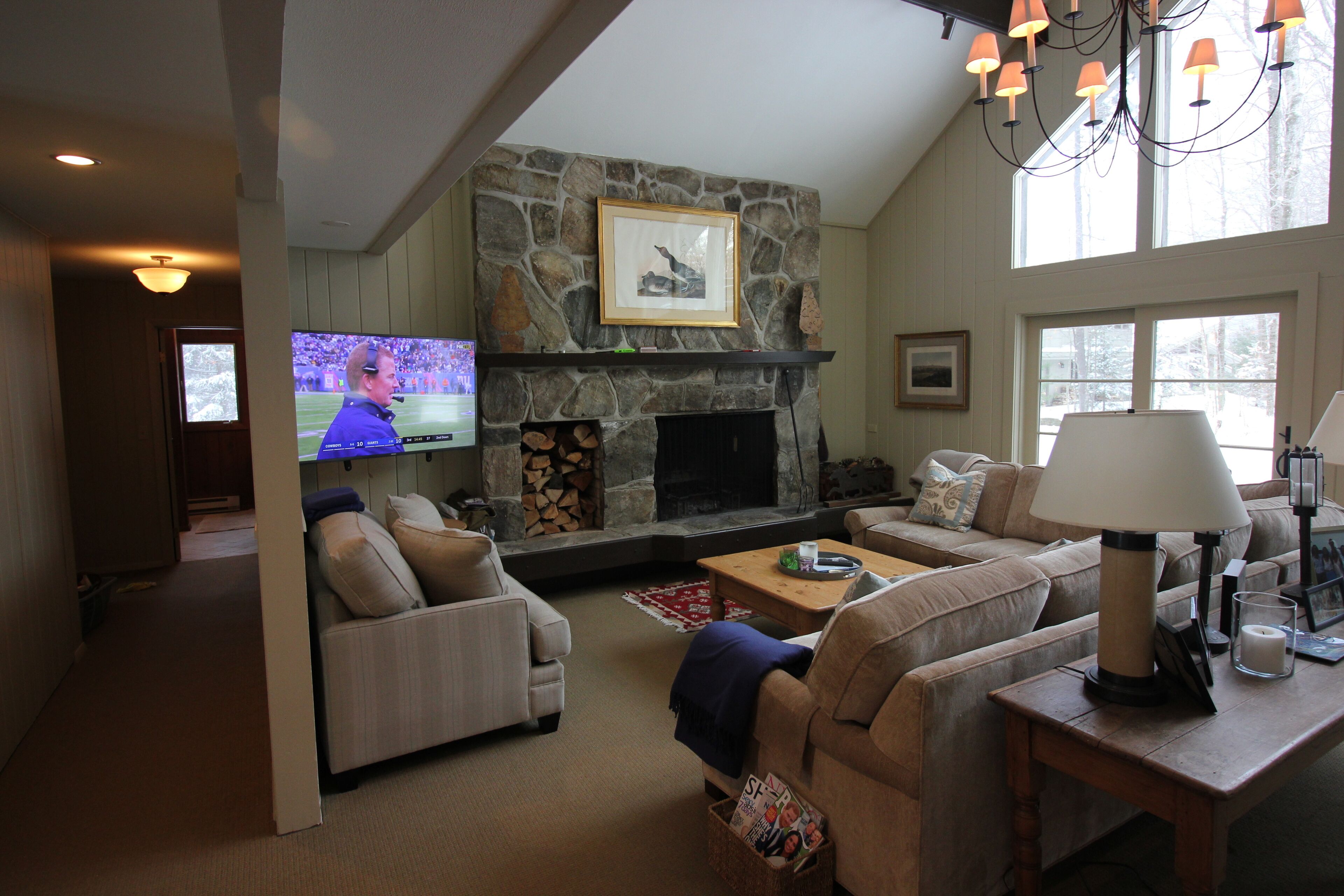 Available for xmas and other 2024 days. GREAT LOCATION, WALK TO TRAIL,SKI HOME!