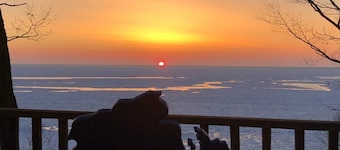 Enchanted Treehouse On Lake Michigan - Near Grand Haven and Holland