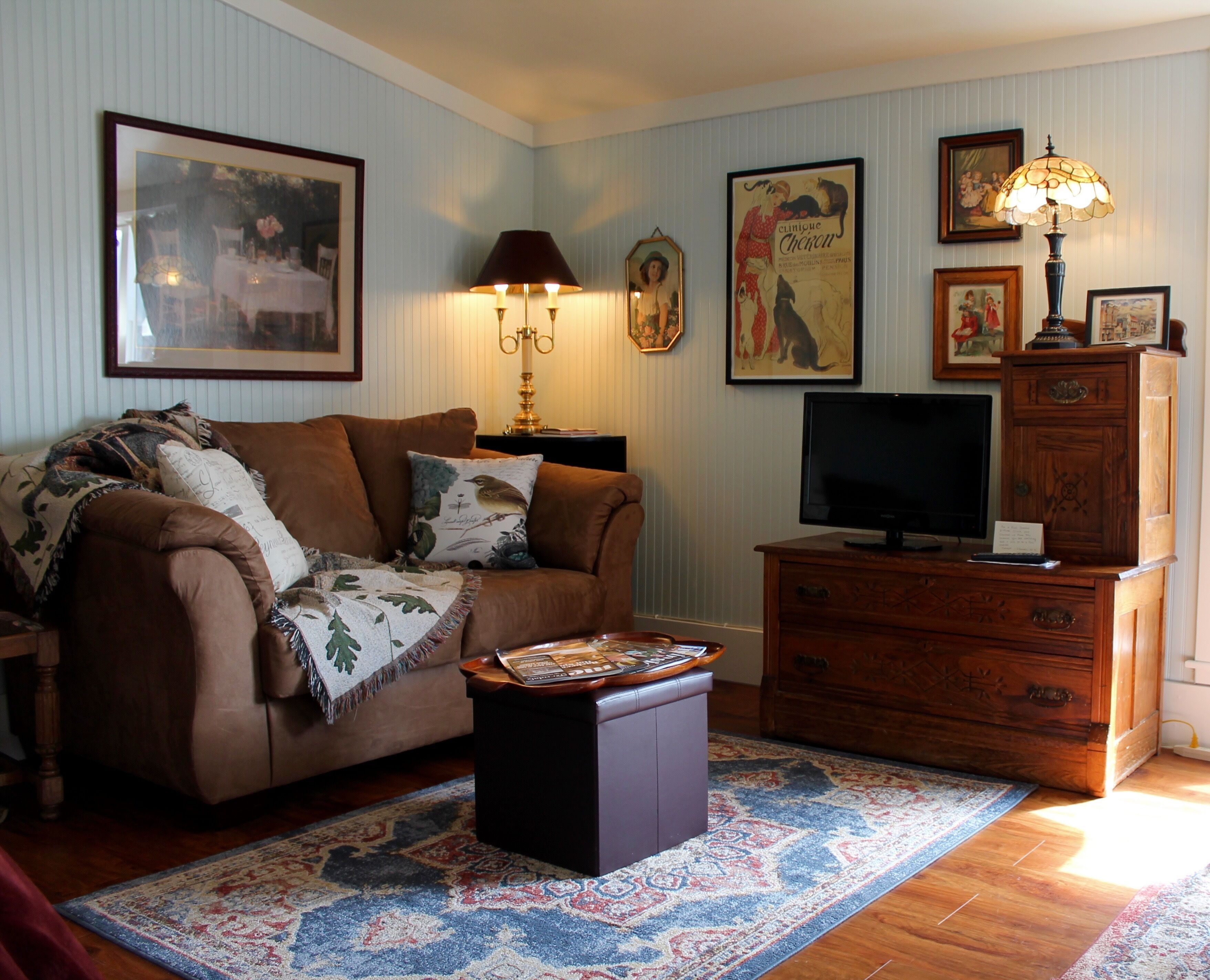 Red Barn Cottage, A World Away in Historic Victorian Ferndale